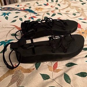 TEVA Midform Infinity Sandals in Black